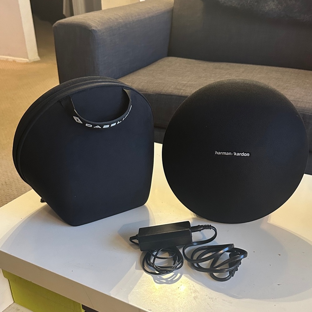 Harmon karden  studio 3 black only wireless speaker with case